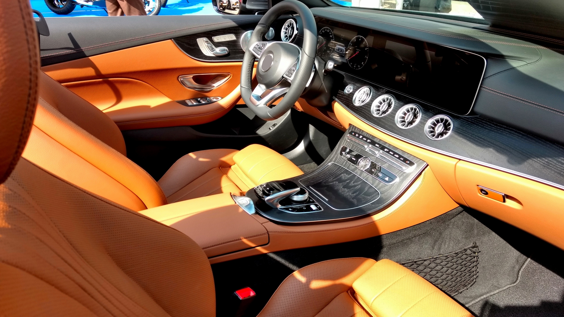 施工事例「【小美玉市】メルセデス・ベンツ Cクラス　エアコンからの異音問題を解決！」のサムネイル